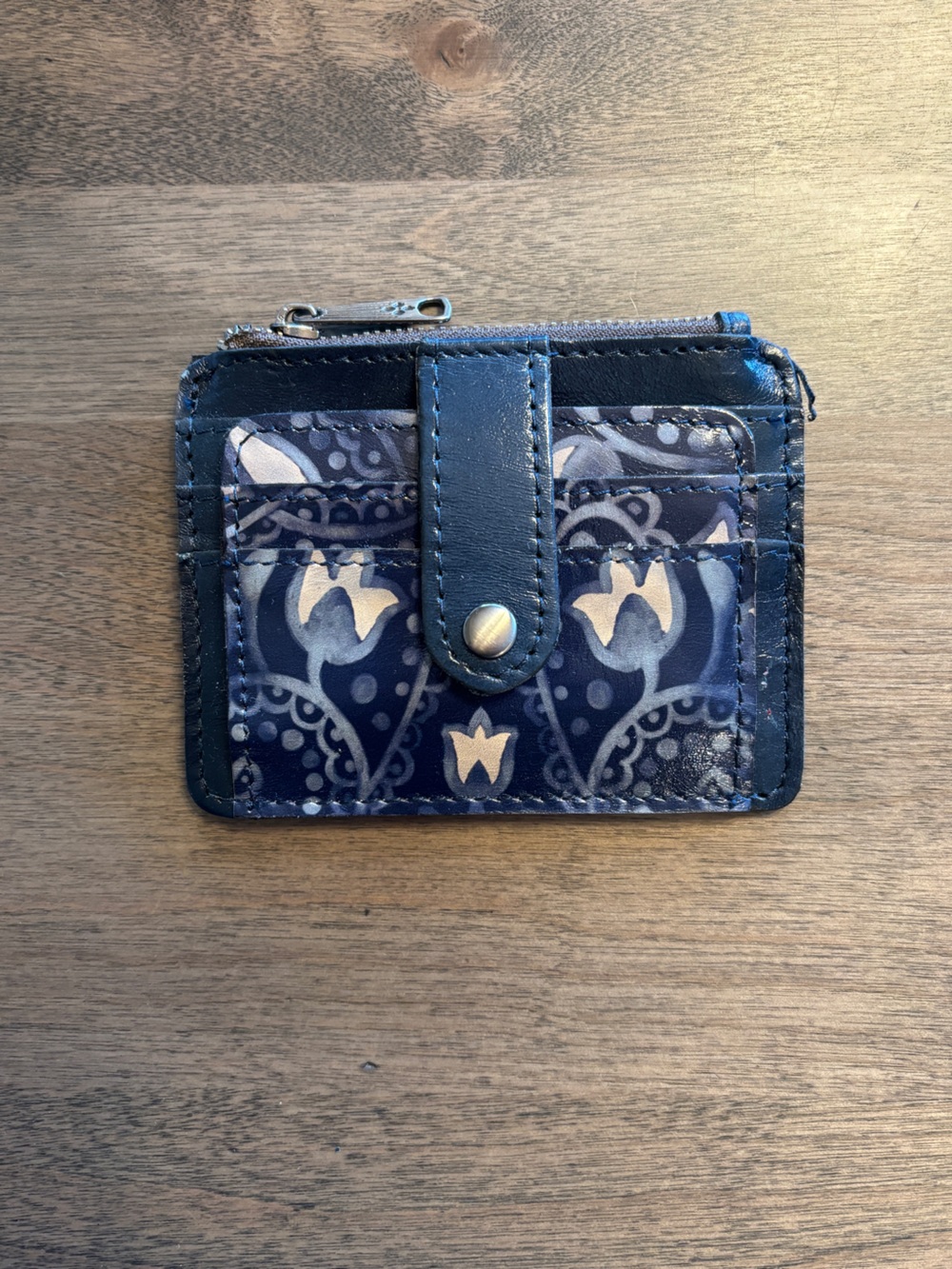 Patricia Nash Navy and Cream Floral Zip Card Holder NWOT